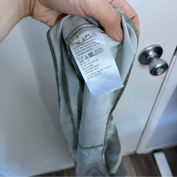 LOGO Lori Goldstein Green Tie-Dye Spaghetti Strap Sharkbite Hem Midi Dress - Picture 7 of 7